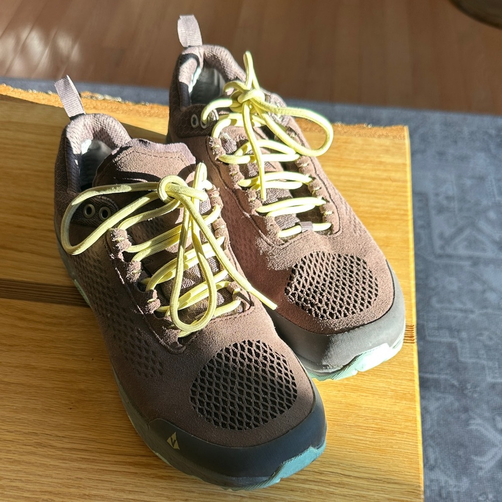 Vasque 8 women’s hiking shoes trail shoes climbing - great condition